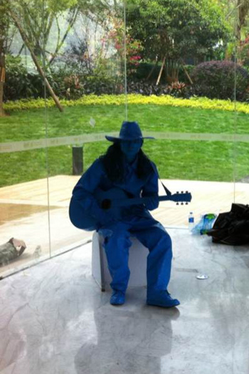 行为艺术表演——人体雕塑