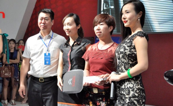 泉州南安国际车展模特干露露