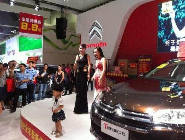 泉州南安国际车展模特干露露