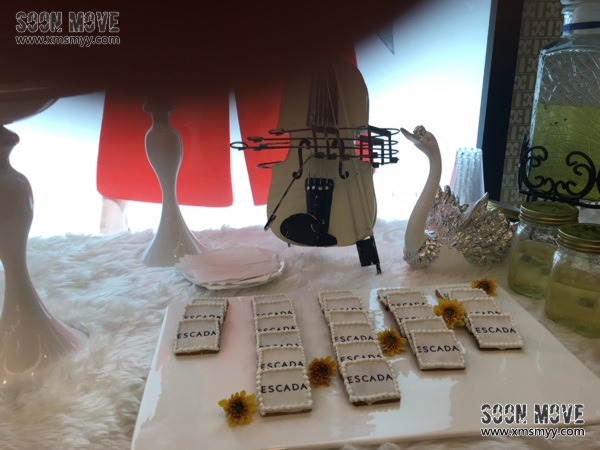 ESCADA新品绽放，时尚美模展示靓丽服饰 (15)